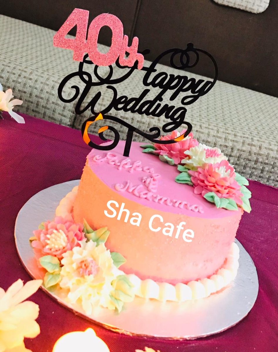 sha_jeee's tweet image. Today's cake 🎂 الحمدللّٰه 
40th Wedding Anniversary theme cake
For Mumma &amp;amp; Puppa 
ALLAH mery parents ko sehat-O-tandrusti wali lambi zindagi dy Ameen
Book your order now | #Your_Design | #Your_Flavour | #Your_Venue | #Our_Quality
Inbox now 📨 or WhatsApp at 03146618494