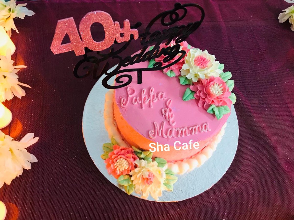 sha_jeee's tweet image. Today's cake 🎂 الحمدللّٰه 
40th Wedding Anniversary theme cake
For Mumma &amp;amp; Puppa 
ALLAH mery parents ko sehat-O-tandrusti wali lambi zindagi dy Ameen
Book your order now | #Your_Design | #Your_Flavour | #Your_Venue | #Our_Quality
Inbox now 📨 or WhatsApp at 03146618494