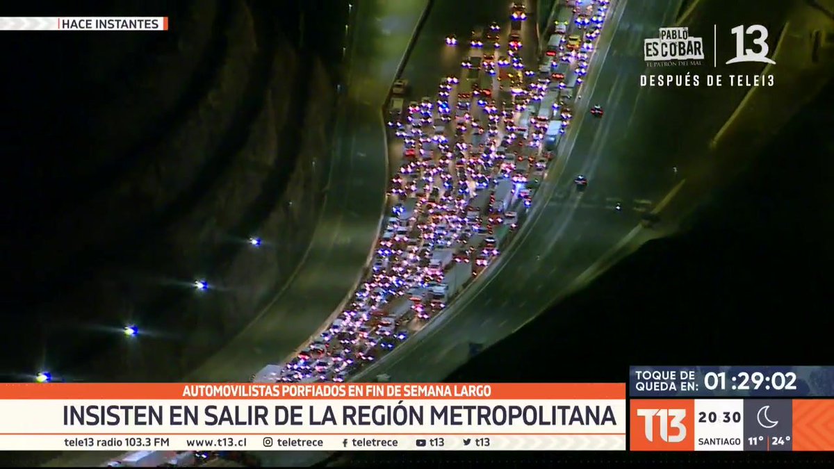 Comienza 📺 #T13Central con la larga fila de autos atochados en las carreteras del país debido al control sanitario. 

EN VIVO » t13.cl/en-vivo/?t=158…