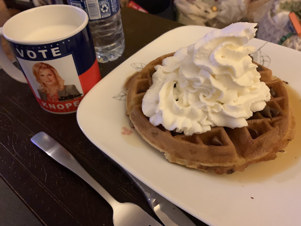 JessicaTaylor's tweet photo. Is there any other dinner option for when getting ready to watch the #ParksAndRec reunion???? #FriendsWafflesWork https://t.co/3Qr6UOZMAV