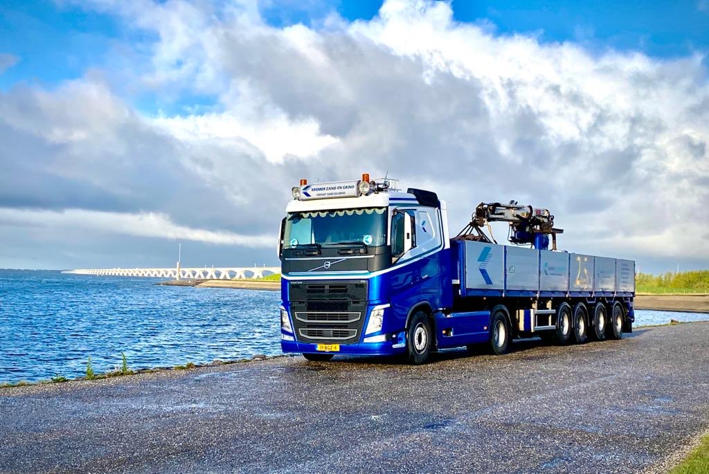 Deze week voor een mooi project in Zierikzee #filterzand 0.6-1.0 en aanvulgrind 2-8 in big bags op het werk gelost. #zeeland