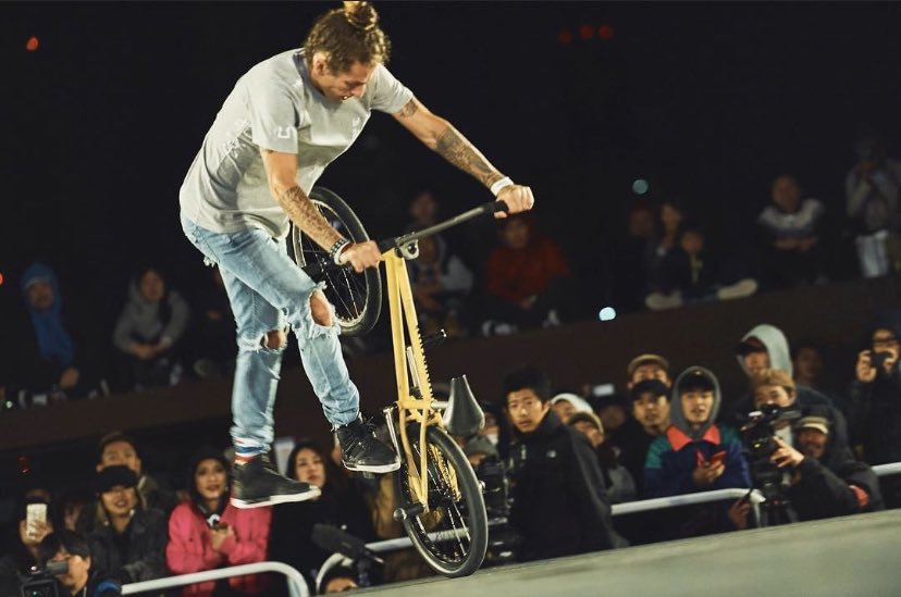 SHINGO_GHETTO's tweet photo. まいど!@akira05062: FLAT ARK 2017
.
2017から
.ARK LEAGUE 誕生
@arkleague_official
.
LIVE🎤
@shingo_ghetto
.
#arkleague #flatark #fifth #bmx #flatland #world #championship #skateark #2017 #first #skateboard #world #competition #kobe #last #street #sports https://t.co/LrvBc387gy
