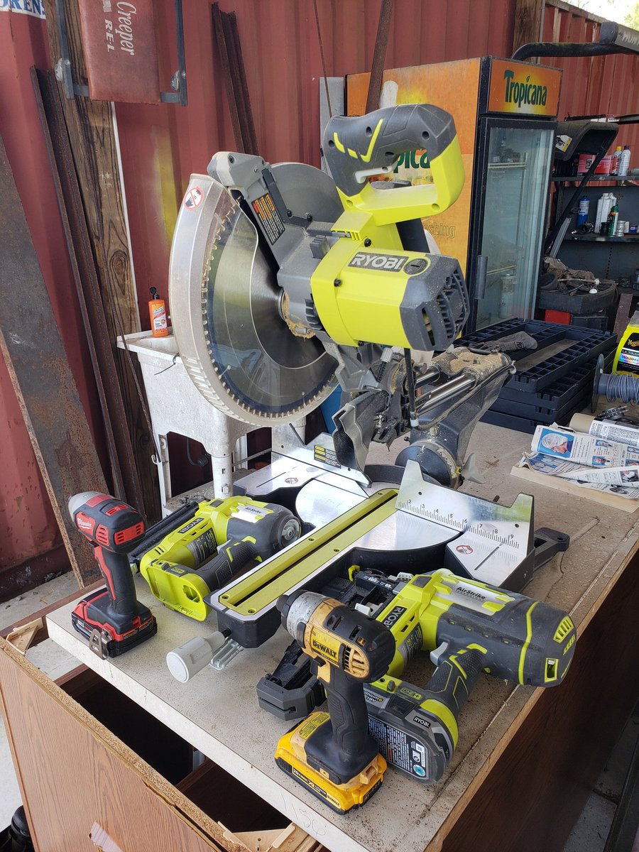 GoshuckY's tweet image. @bubbaarmy @SethKush I just built a new starter box for my chicks... so could you say i used some ryobi for my chickens and my mentals? #mantools