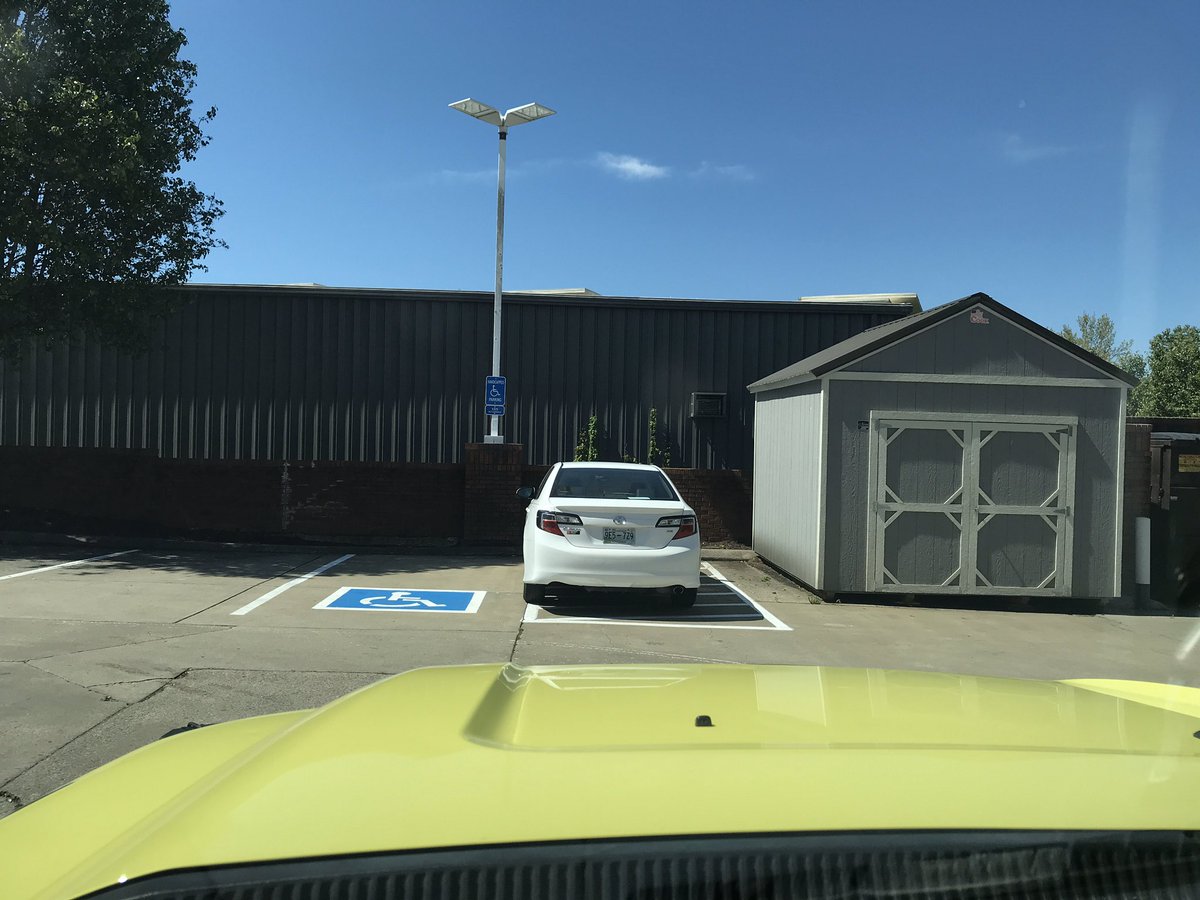 No words can describe the stupidity of some people #badparking #parkingfail