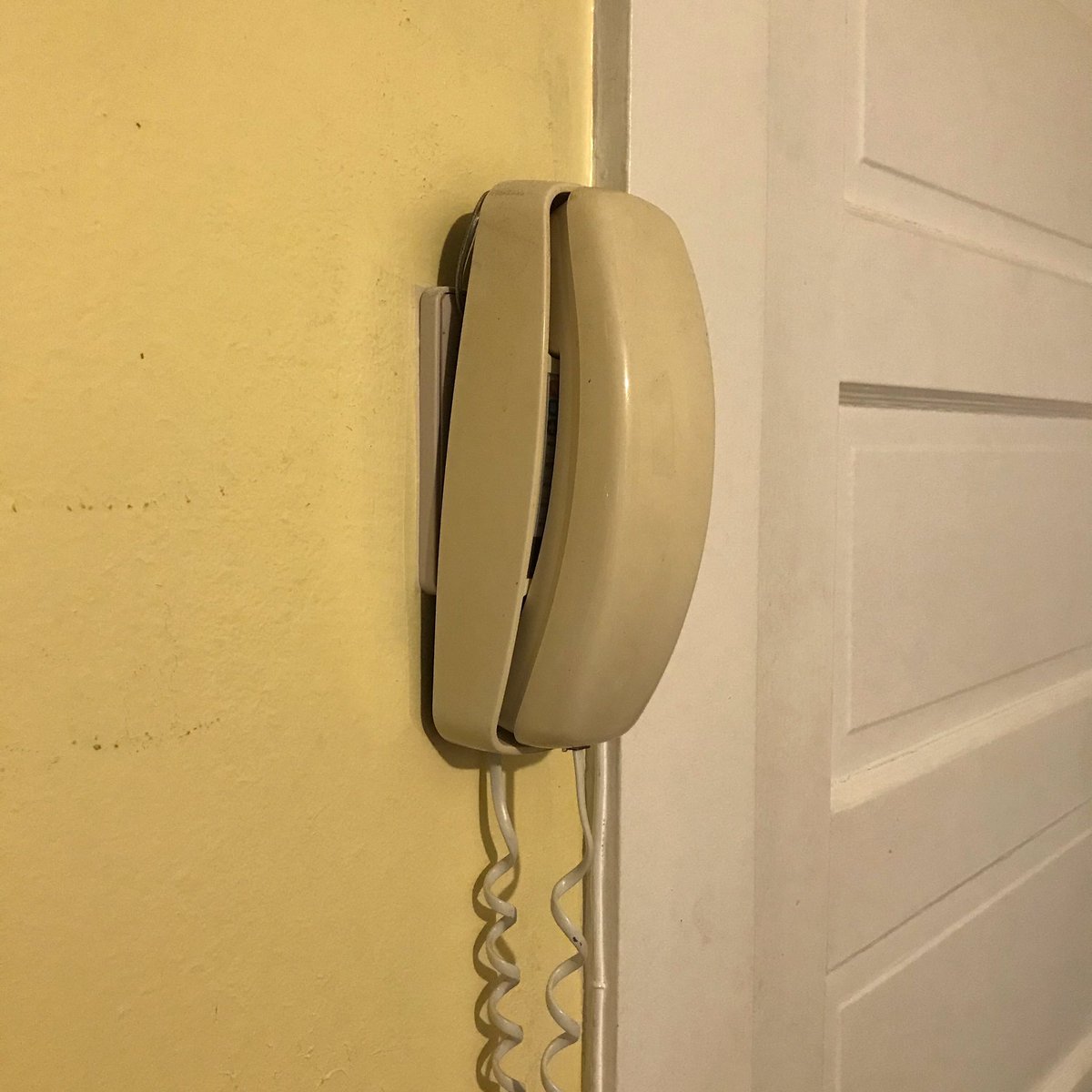 icateens's tweet image. Staying Creative: Episode 4. Watch the video by artist @racyperry where she lip-syncs to voicemail messages left in error: icaboston.org/rachel-perry-k… Create your own video that expresses something about communication in our time. Tag us.