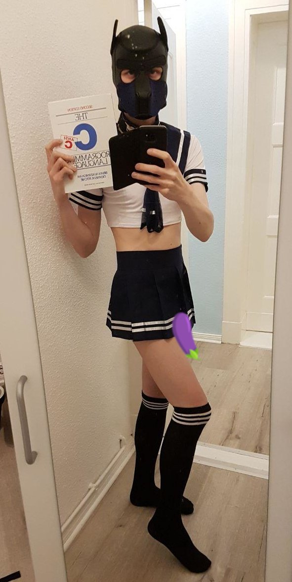 eukar_yote's tweet photo. Spent the day programming (in C, actually ^^) -- this outfit gave me a clear competitive advantage ;3. Now who wants to do pointer arithmetics with me ^_~? #programmingsocks https://t.co/f2dNt20YuI
