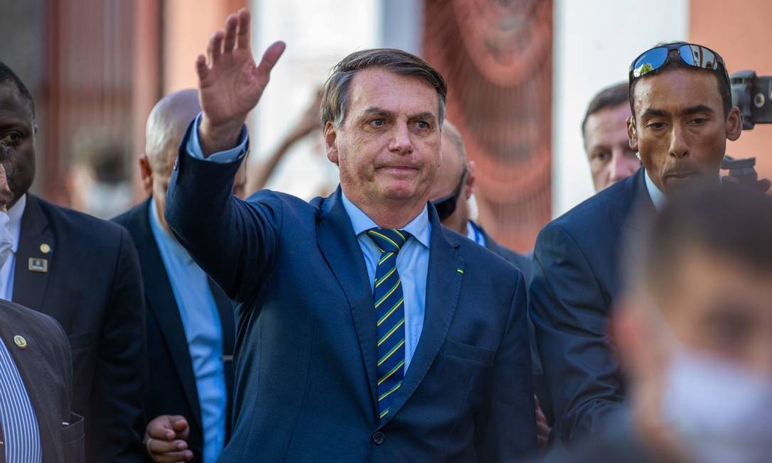 JornalOGlobo's tweet photo. Após ação na Justiça, Bolsonaro agora diz que pode ter contraído coronavírus https://t.co/Z0oES9crPH https://t.co/NC0E3HCiXO