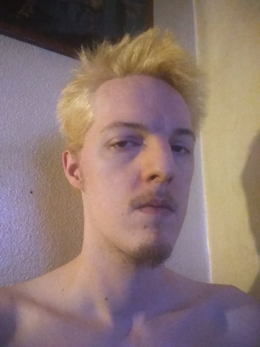 DeAGriM's tweet photo. I'm quite blonde now. Stage 2 complete, stage 3 in 48hrs. #blonde #gohan? #supersaiyan https://t.co/gPfoq18iwm