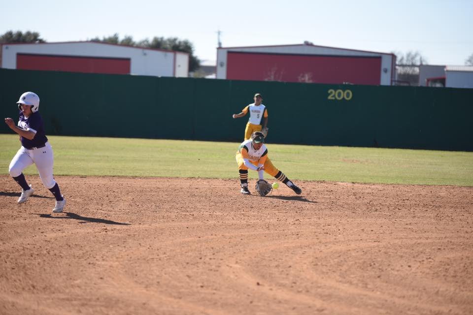 jolynnnrubio's tweet photo. In honor of sophomore day being yesterday here are some pics ! I miss softball and my team sm 🙁🥎 https://t.co/4HRujVq2fb
