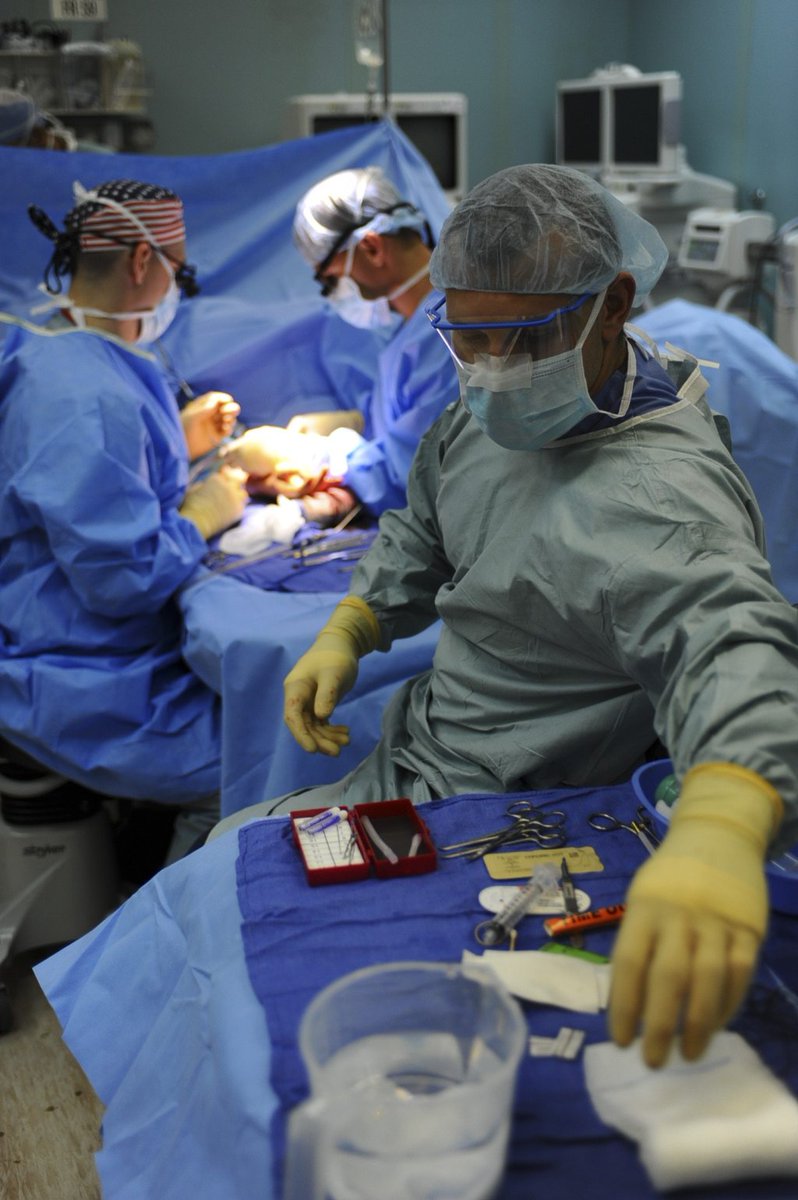 Robotic Inguinal Hernia Repair vs. Traditional Surgeries paulckuomd.wordpress.com/2020/05/01/rob…