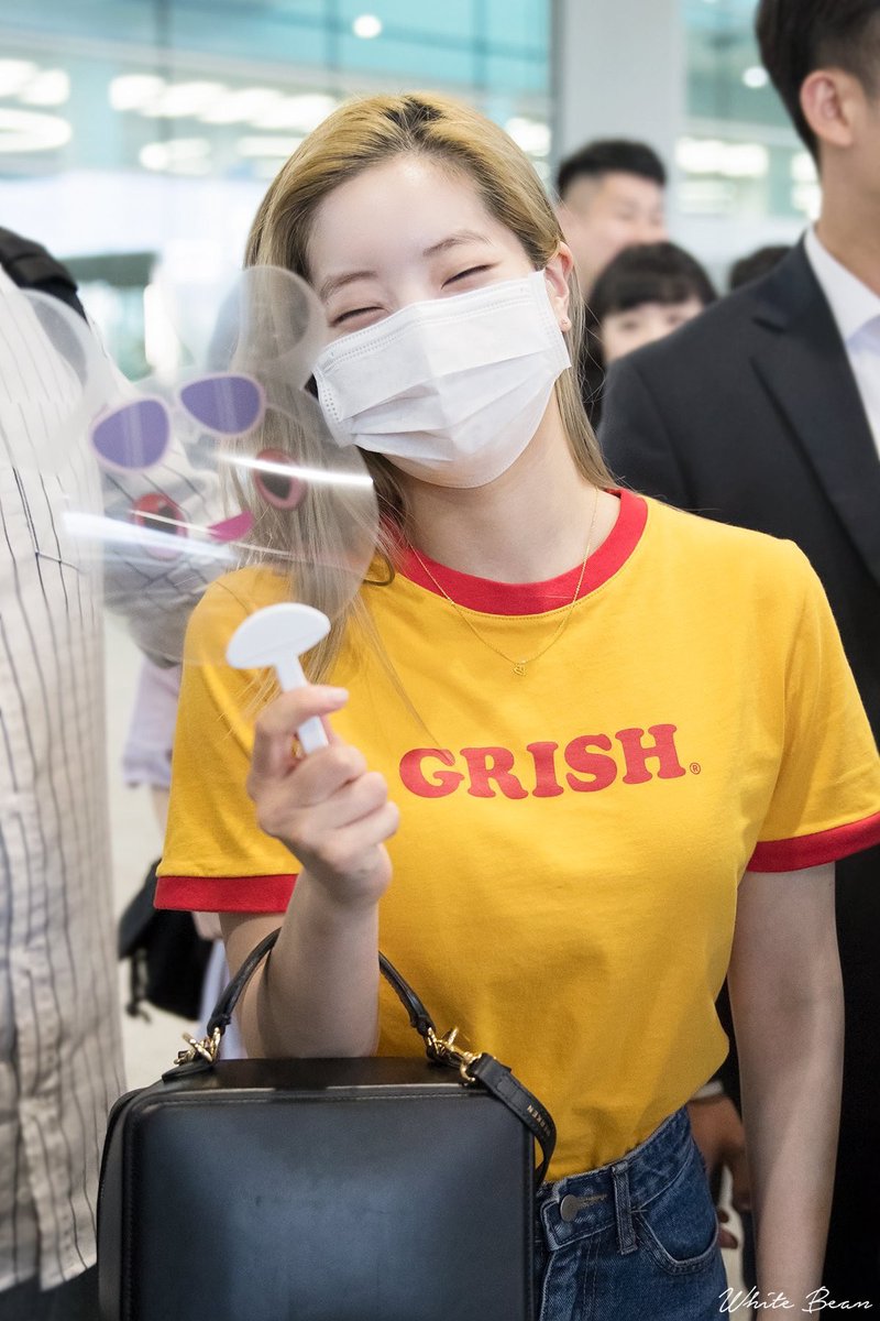 121. smiley dubu with her davely picket :) perfect way to end chaeng month to enter dahyun month!
