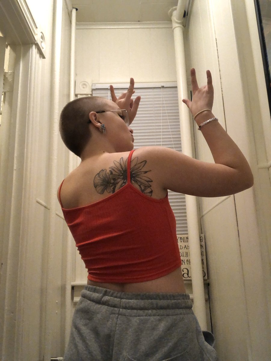plasteredyogurt's tweet photo. 10/10 recommend shaving your head https://t.co/I7y13F3Lsw