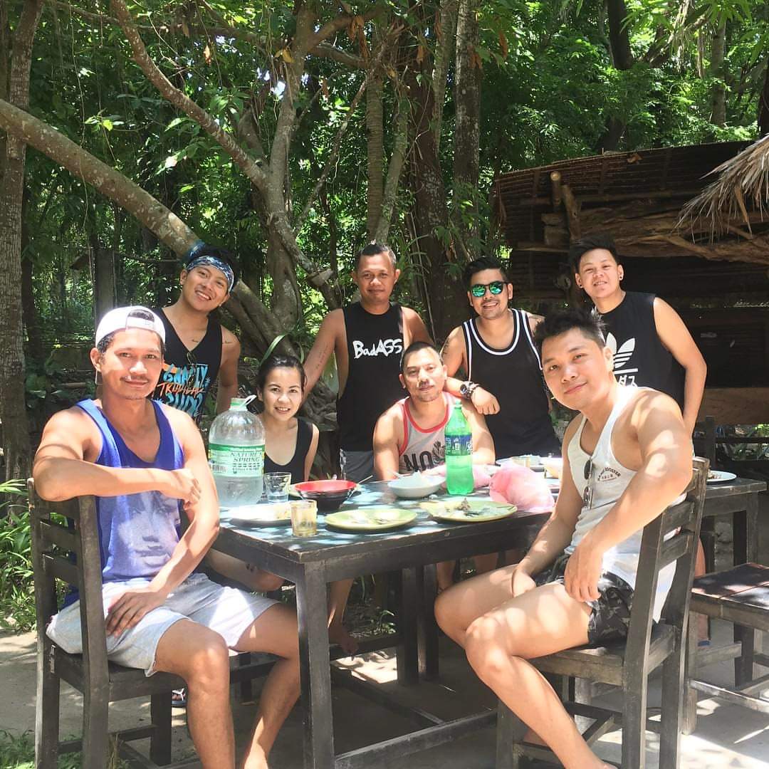 cadetdugumon's tweet photo. May the 1st be with you! First time meeting these guys LOL @KANTOBOI @theAJdeleon @LeojAko @marvingil @ck_gurl @RomManahan @iamdeejpapa
@papaosanchez
#Throwback #Laboracay2017 https://t.co/lNplPW4rBx