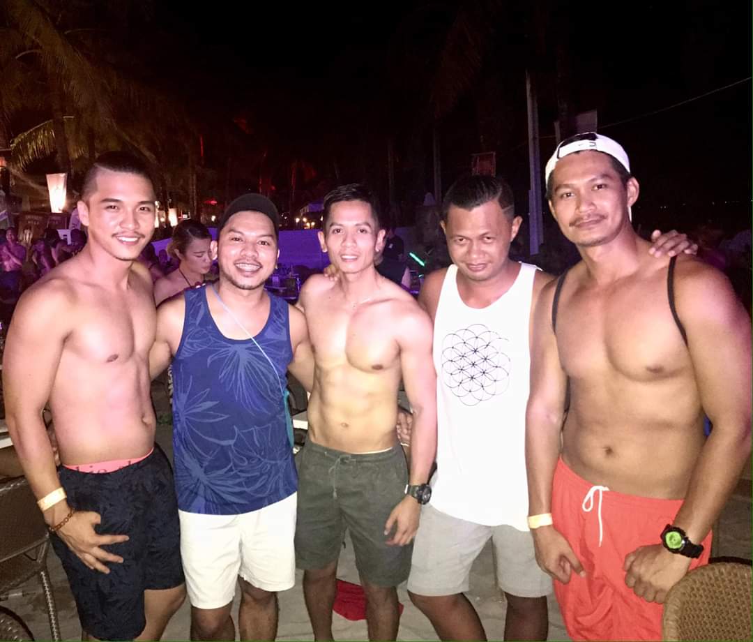 cadetdugumon's tweet photo. May the 1st be with you! First time meeting these guys LOL @KANTOBOI @theAJdeleon @LeojAko @marvingil @ck_gurl @RomManahan @iamdeejpapa
@papaosanchez
#Throwback #Laboracay2017 https://t.co/lNplPW4rBx