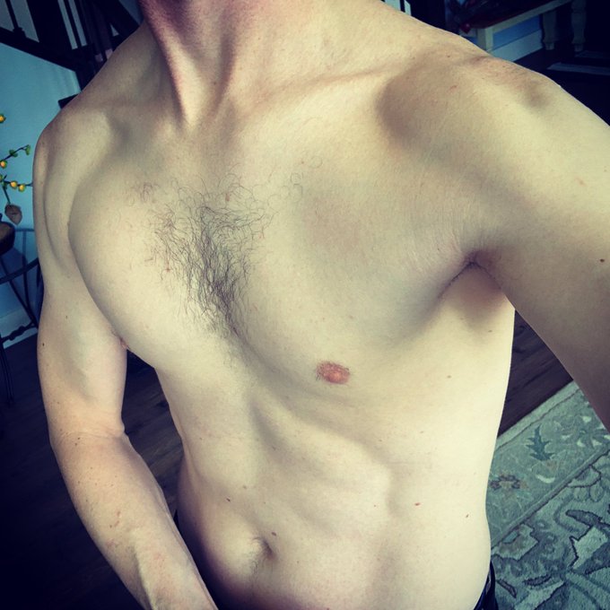 I should put up some pics of #myself. https://t.co/wYN86ePEMg<a href="/tag/myself"class="tags">#myself</a>