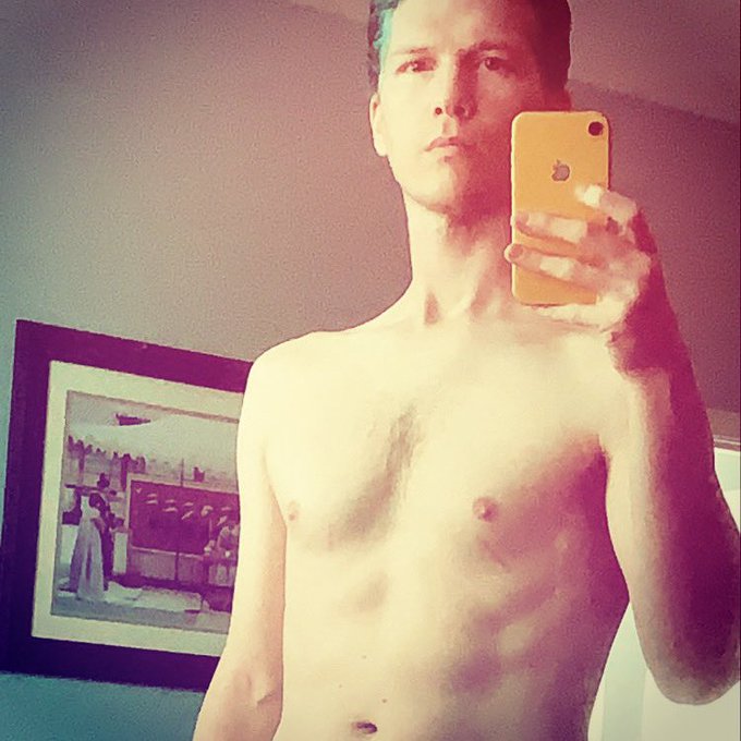 I should put up some pics of #myself. https://t.co/wYN86ePEMg<a href="/tag/myself"class="tags">#myself</a>