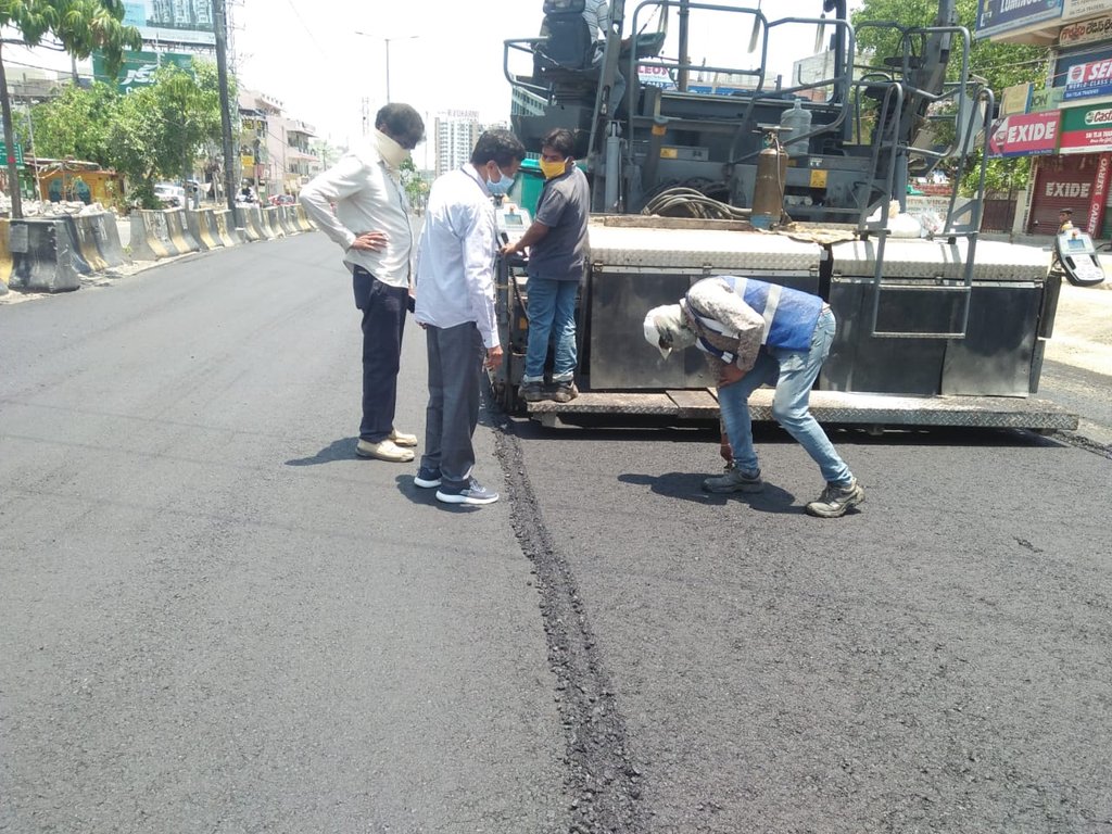 EE_Chandanagar's tweet image. Laying of DBM on miyapur x road to BK enclave under Comprihensive road maintenance programme by NCC