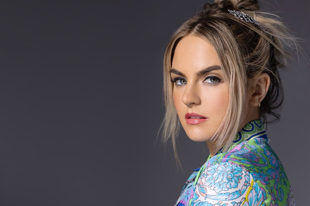 idolator tweet media