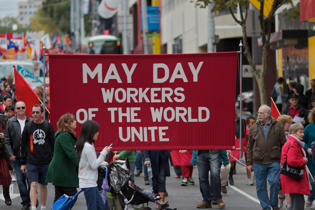 Ramai ingat cuti umum Hari Pekerja 1 Mei adalah tanda penghargaan majikan kepada pekerja. Sebenarnya asal usul Hari Pekerja adalah hari lawan majikan. #bebenang