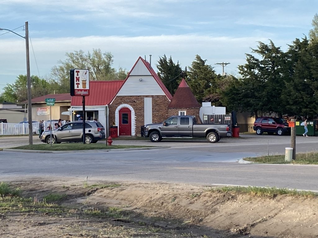 SterlingCub's tweet photo. TNT Dairyland reopens in Sterling - https://t.co/hled1dOgnb https://t.co/7sJnIMPKbK