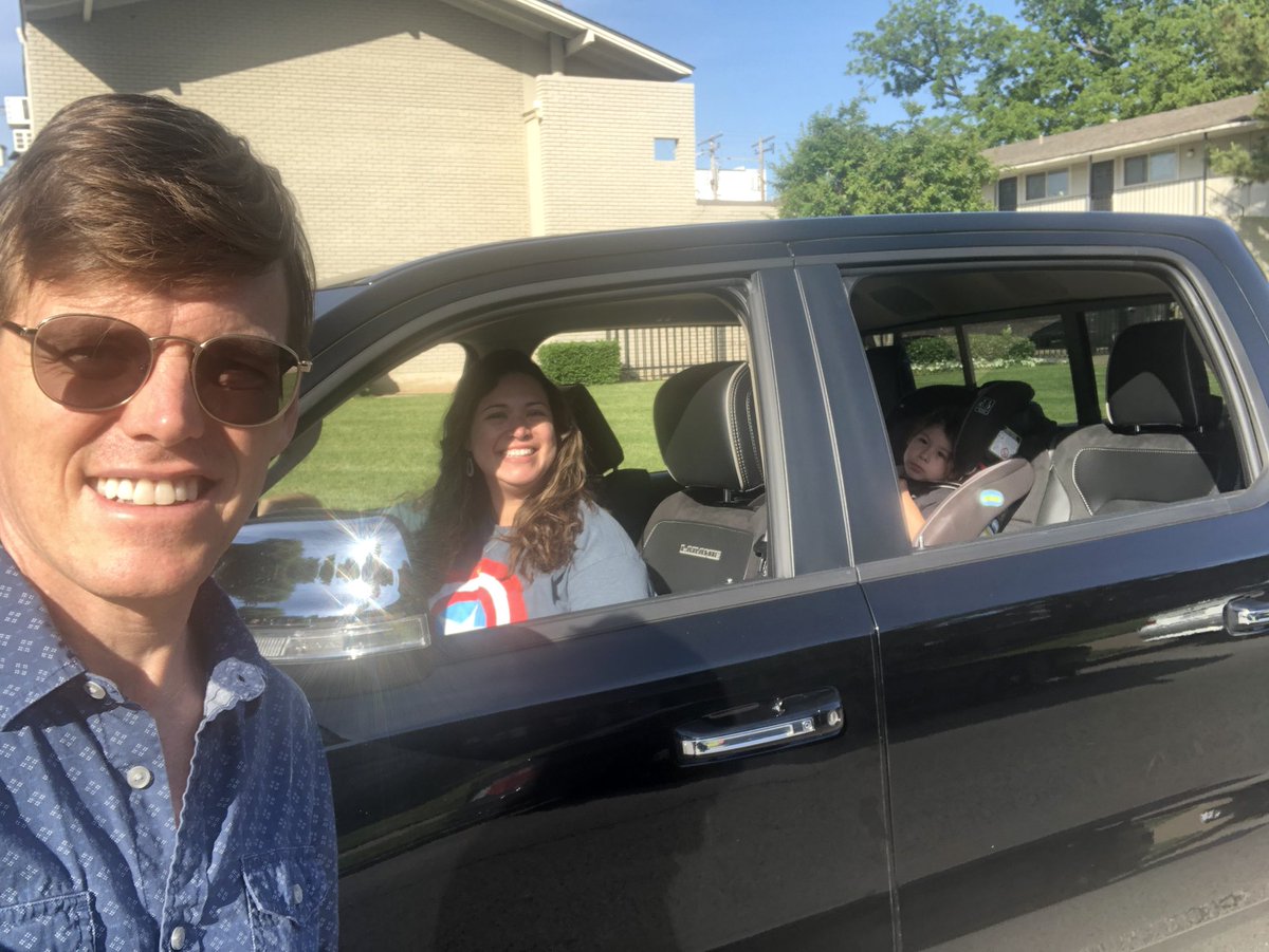 I got a surprise curbside visit from a top notch colleague. Her car did the zooming instead! Thank you, <a href="/ElenaCardoza17/">Elena Cardoza</a>! #DallasISDAtHome @HBGPLAathome <a href="/HBGonzalezPLA/">Henry B. Gonzalez PL Academy</a>