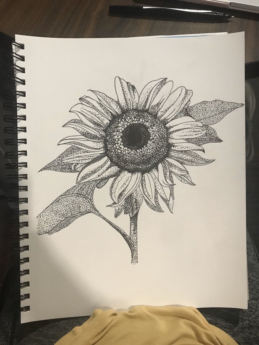 pjmatuszynski's tweet photo. @artbydeirdre @lafillerrougeee I do custom paintings and drawings, here’s a style that could fit with your vibe! Check put my Instagram for more: https://t.co/dR4s6BOaKt https://t.co/k0rgk5iOqa