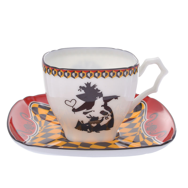 ツイステ ディズニーストアで一生懸命ツイステ限界オタクグッズを探してたんですけど この辺が あるまけいのイラスト