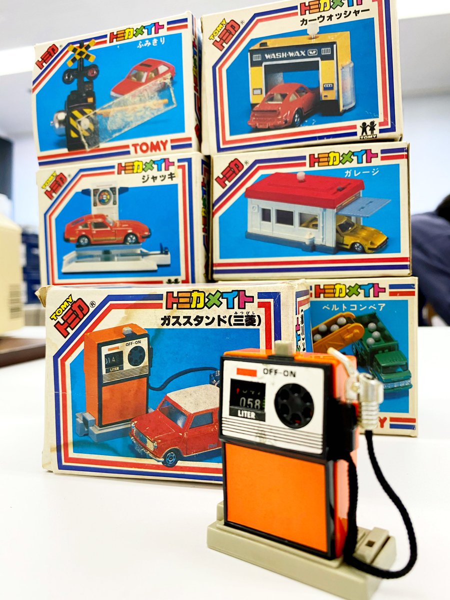 トミカメイト ガレージ 昭和レトロな感じが出ていて懐かしい感じがし