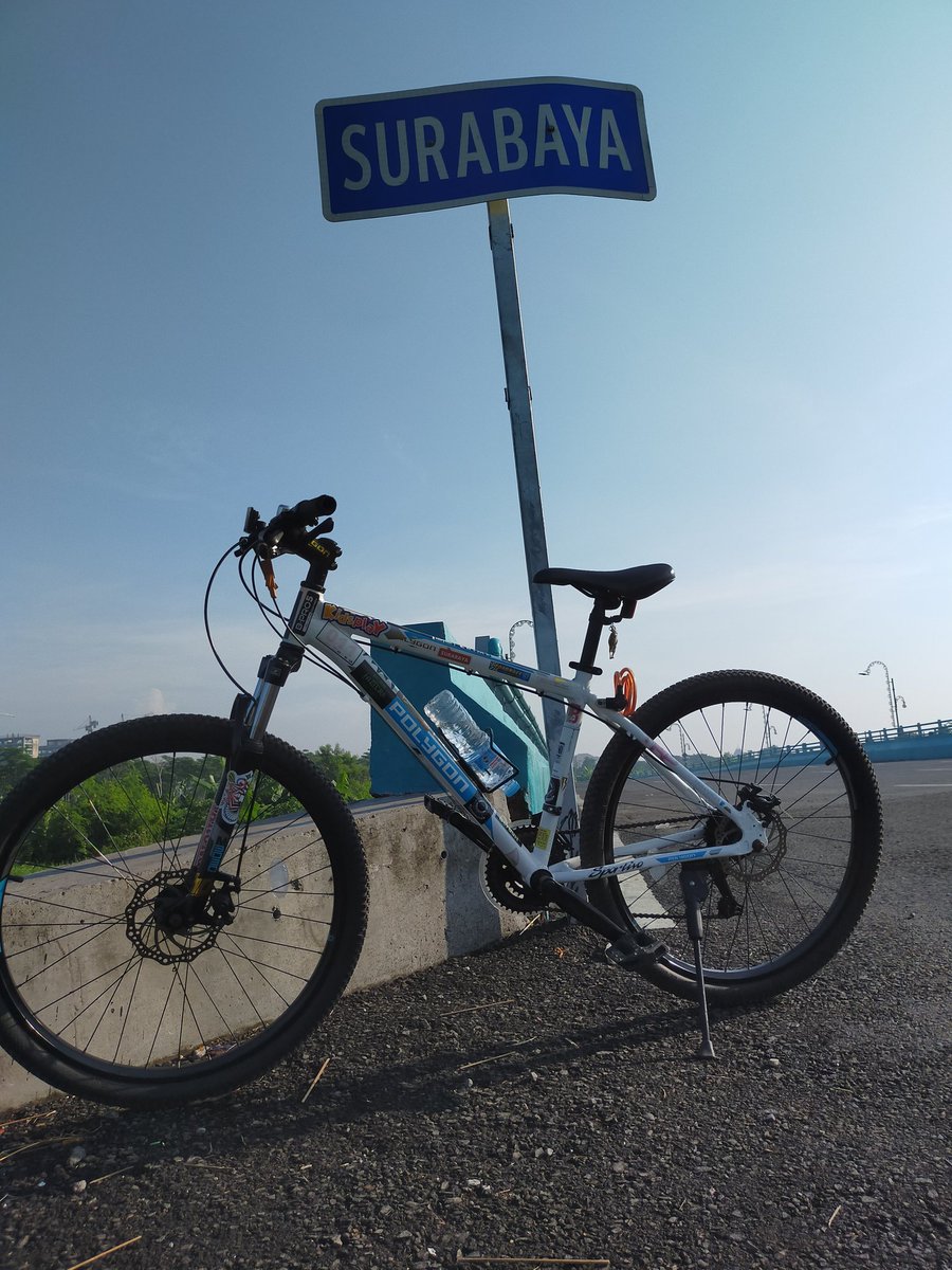 Djarum Super"..Djarang Dirumah Suka Pergi'".Jangan Lupa Berjemur lur🤞🤝🙏dan berolah raga🚲🚴.salam olah raga🙏🤘.
Selamat Hari Buruh Lur..🙏🤞yupz
<a href="/subcyclist/">Suroboyo Cycling Institute</a> <a href="/ceritasby/">Surabaya Punya Cerita</a> @sits_dishubsby <a href="/LoveSuroboyo/">Love Suroboyo</a> <a href="/YukBersepeda/">Kampanye Bersepeda</a> <a href="/polygonbike/">Polygon Bikes ID</a> <a href="/e100ss/">Radio Suara Surabaya</a>