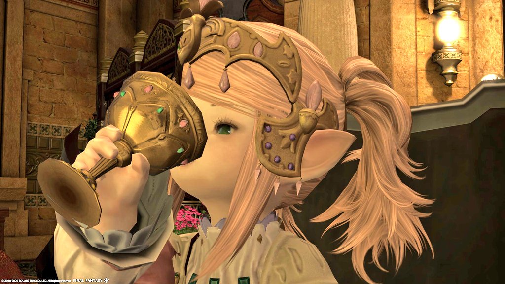 お酒をお飲みになるナナモ様
#クソコラ #FF14 