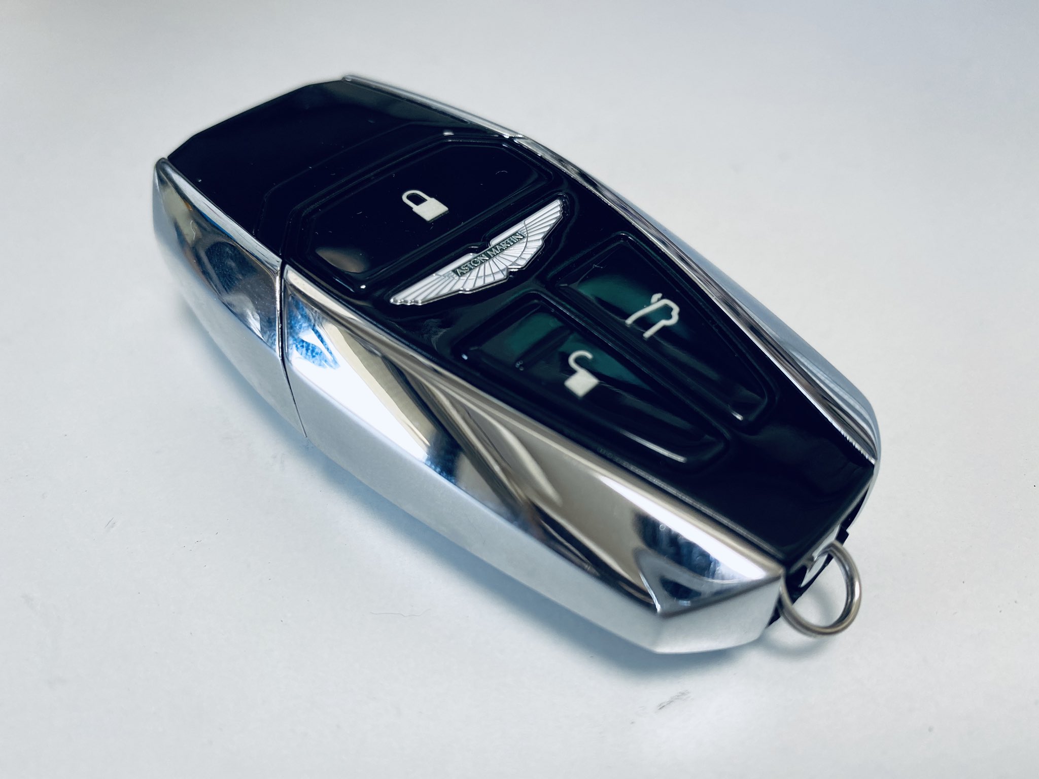アストンマーティン ヴァンキッシュ クリスタルキー Aston Martin