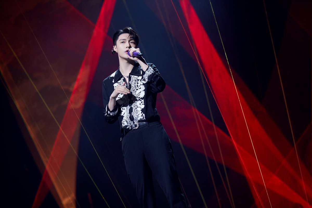 lay_studio's tweet photo. Hello everyone! Are you excited &amp; ready for another great performance from our @layzhang! He has “Flipped” the switch on #CZR2! Stay tuned and get ready for his performance for his song “Flipped” at 8:00PM (GMT+8) on 5/01!

LINK TO WATCH: https://t.co/8AhmYLqJ6a https://t.co/rin9hEnxfv