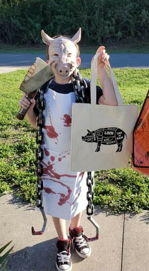 @slimyswampghost I thought I'd let you know my 10 year old brother is a huge fan of yours! last Halloween he was a cursed butcher and apparently this year he wants to learn stiltwalking so he can be siren head