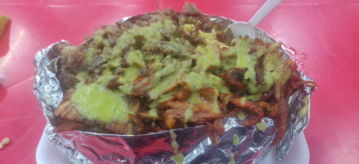 Pepillo_Mtz's tweet photo. La Super Papa Mamalona de #Tacoslosmamalones es para dos personas #whohityou servicio a domicilio y estamos en Uber y Didi https://t.co/MXd4Etq38t