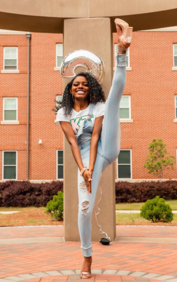 Jayla_bri's tweet image. My line turned 2 yesterday.  #2YearsDown #aLIFEtimetogo #MyTrainIsHigherThanYours 💕💚