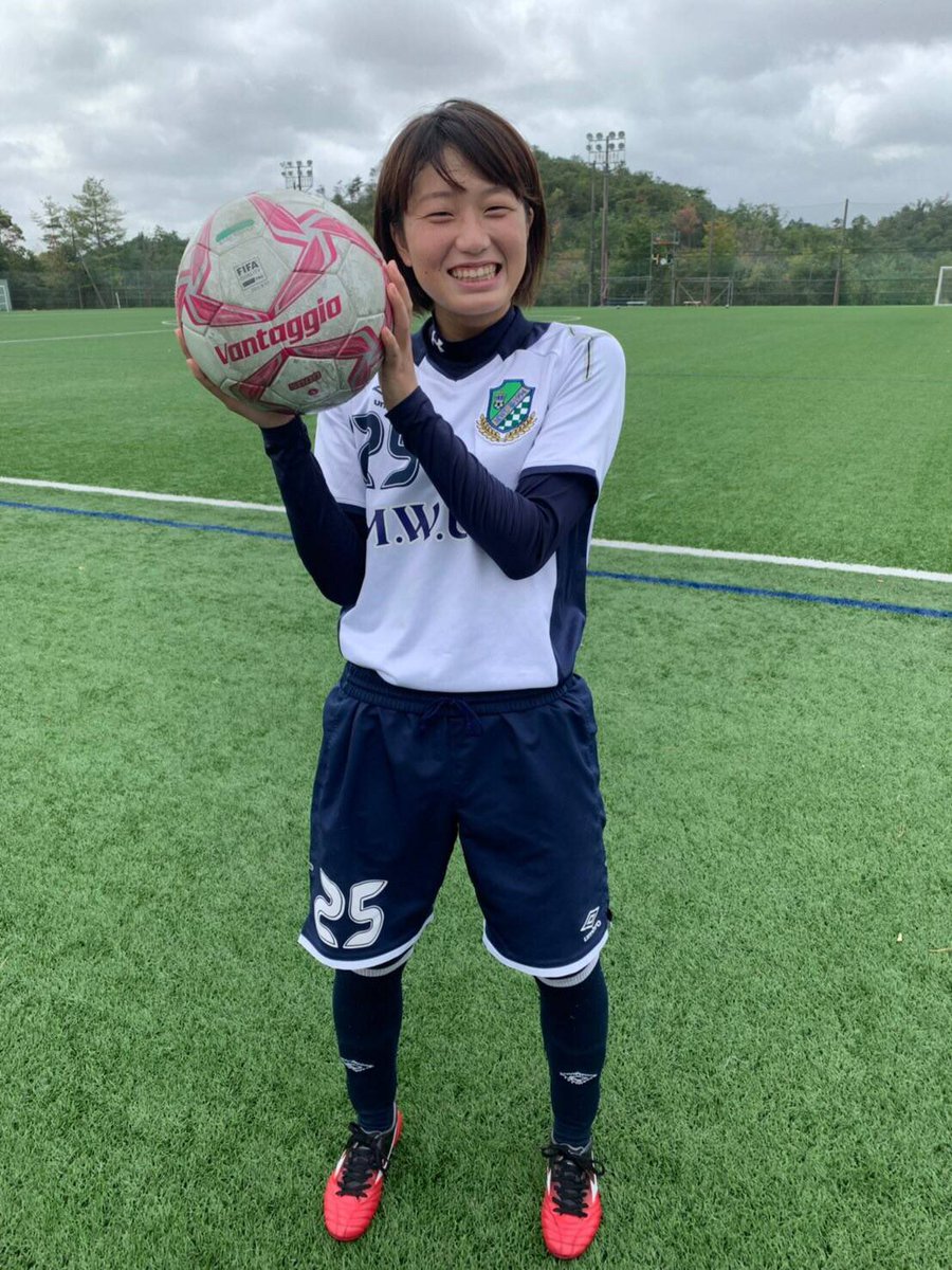 武庫川女子大学サッカー部 Auf Twitter 4回生 背番号25 河本悠希 新しいマッチョポーズを考えました