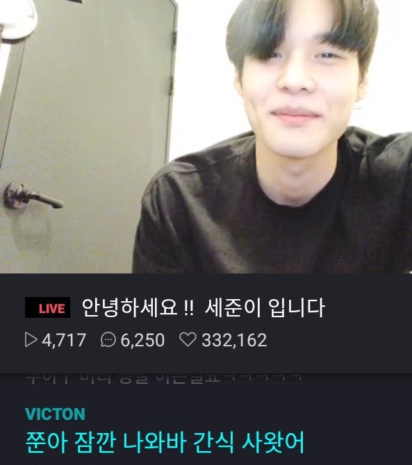 w52ya225's tweet photo. 먹는 걸로 장난치는 거 아니랬는데 얜 ㅜ https://t.co/hXw674DmwV