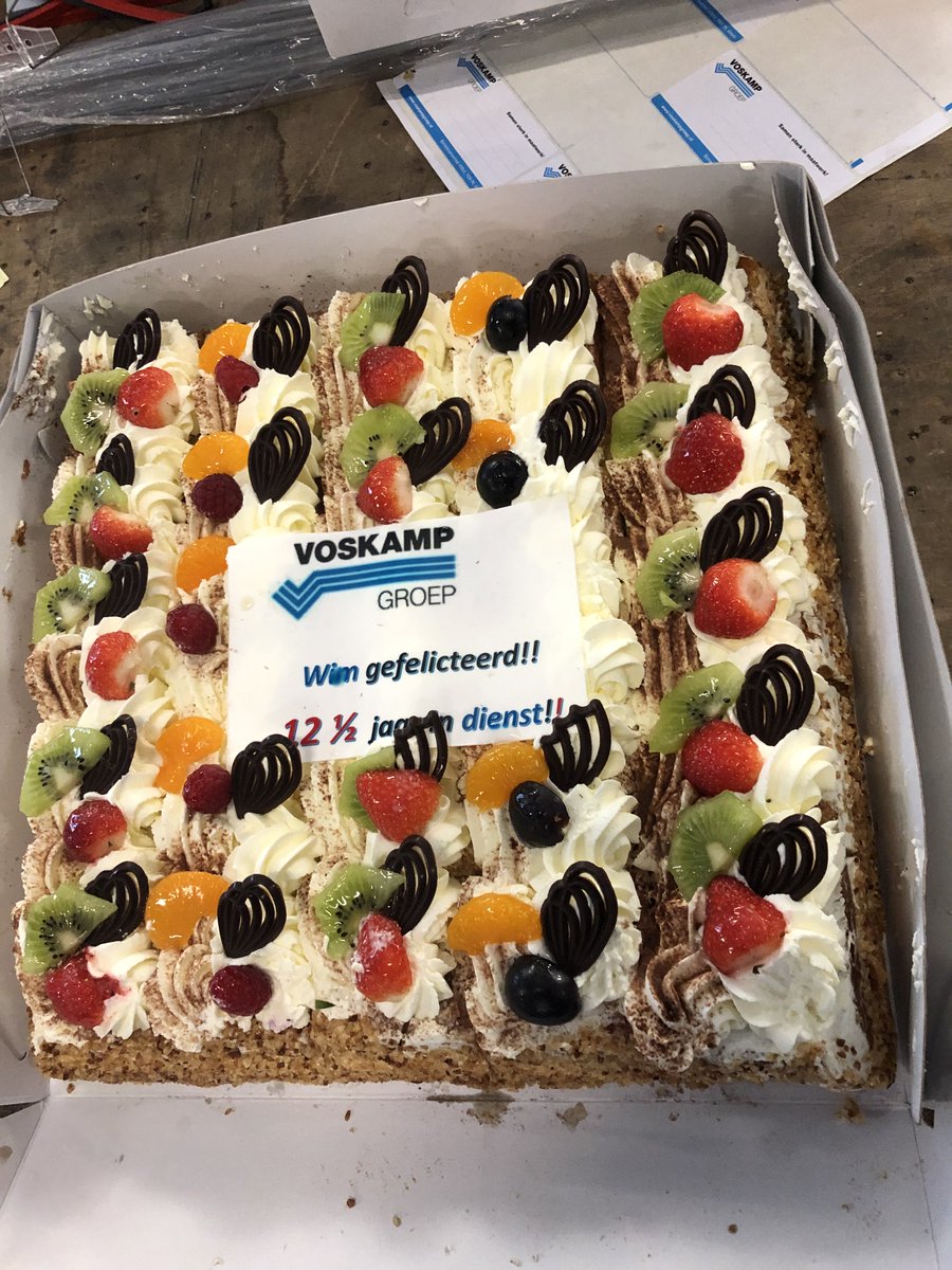 VoskampTifa's tweet photo. Collega @WimEssink vandaag 121/2 jaar bij de @voskampgroep 

Ondanks de rare tijd niet minder gemeend.

Trots dat deze collega bij ons werkt !

Wim gefeliciteerd 

#corona #jubileum https://t.co/8wZMBRtteV