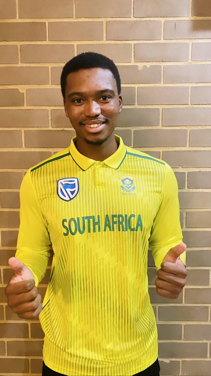 One of the amazing things about South Africa is our resilience &amp; strength during hard times.We have risen from many difficulties &amp; we will rise above C-19 as well.Thank you to those in the frontline for your hard work &amp; sacrifice. #OneNationOneBeer #FlattenTheCurve <a href="/CastleLagerSA/">Castle Lager SA</a>