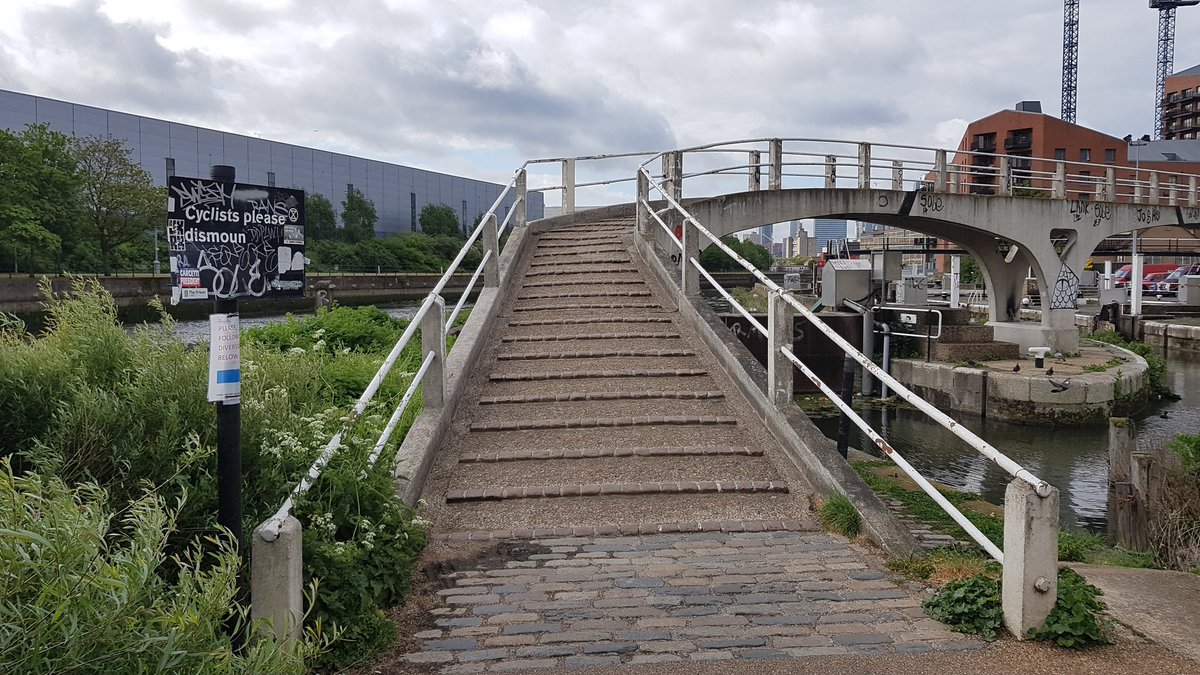 MBCyclingTM's tweet image. Nice fresh morning on way to @ManorfieldPri #foodbank @TowerHamletsNow &amp;amp; trying alternative routes with #cargobike. River Lea tow path Stratford to Poplar. Not bad apart from one bit. @FullyChargedUK @Bikeworksuk @THWheelers @CanalRiverTrust