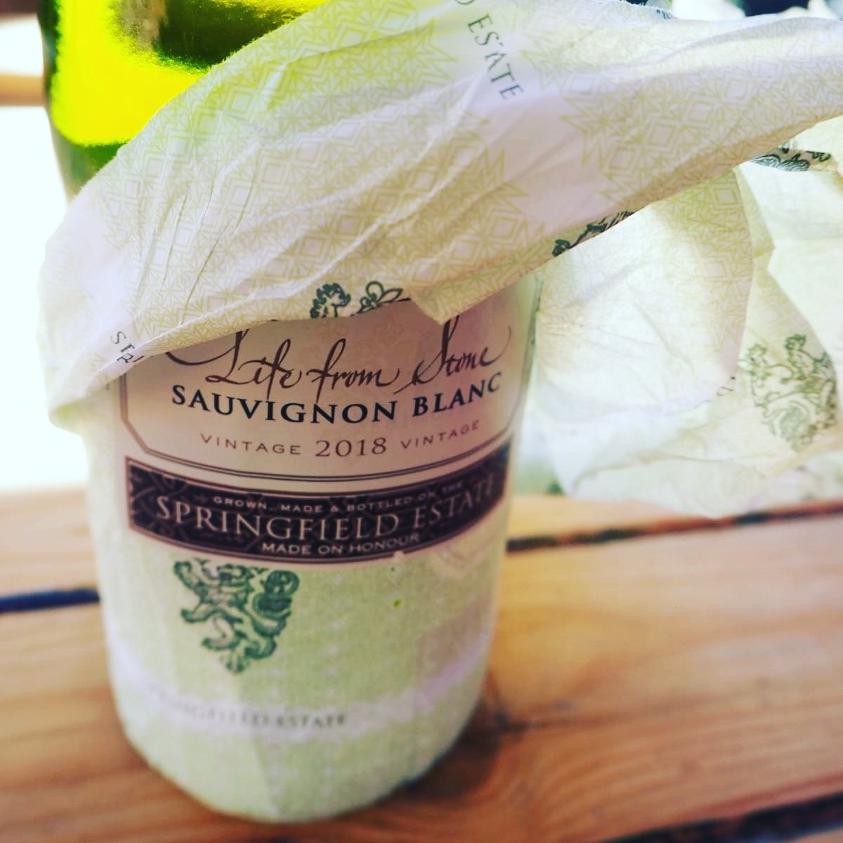Boozy_Foodie's tweet photo. One of the wines that made me fall in love with #SauvignonBlanc - @springfieldwine Life From Stone.
That is how you celebrate International Sauvignon Blanc Day!
📸 @DieSmulpape
#lifefromstone #springfieldwineestate #RobertsonWineValley #SauvignonBlancDay #BoozyMay https://t.co/vOwFdhWU2V