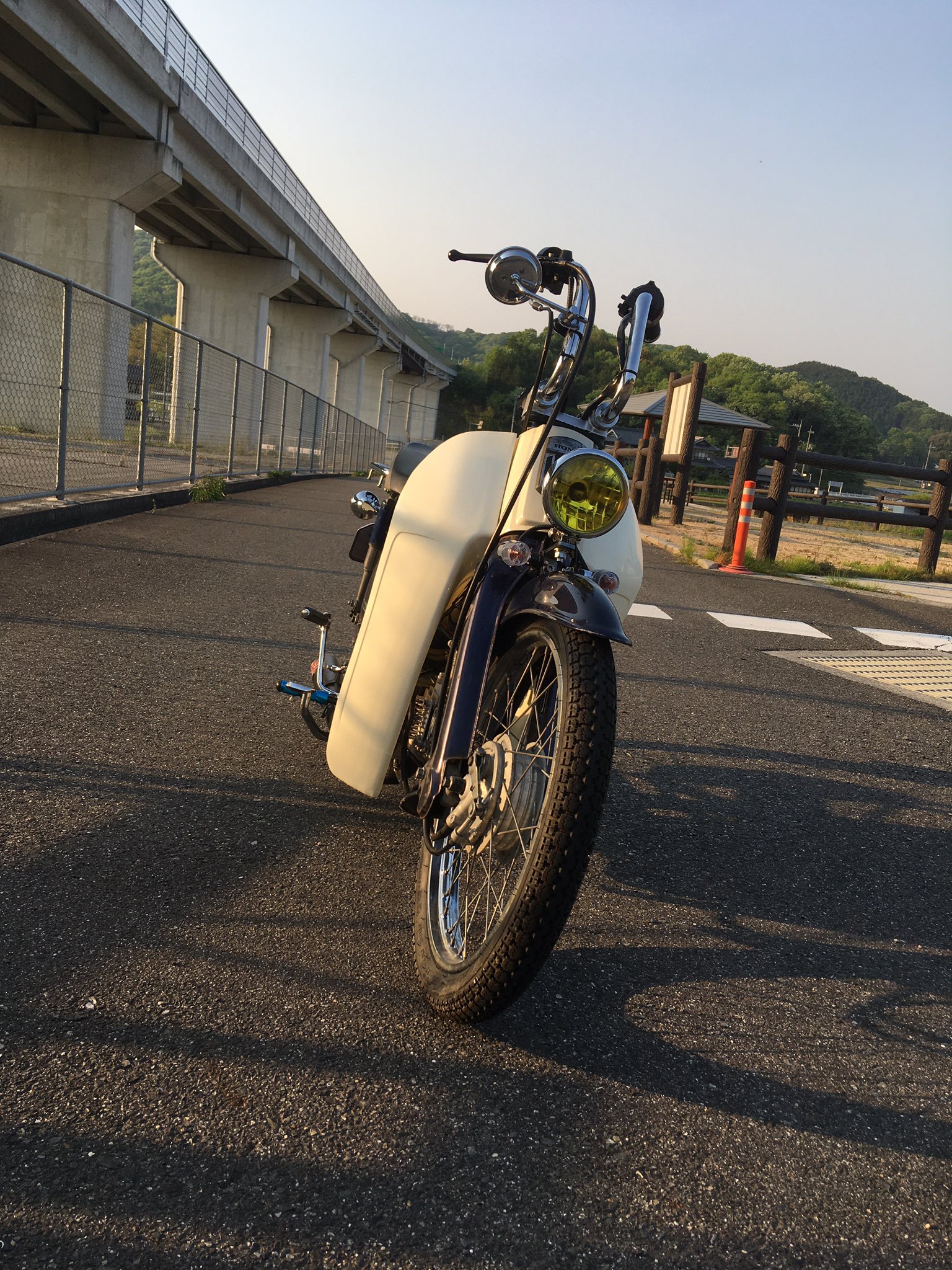 まーし スーパーカブ Super Cub C50 Tw0 カブ2号機 くるくるハンドル化 完成 めっちゃかっこいいわ かっこいい かっこいい かっこいい だだ アホほど乗りにくい 笑 お洒落は我慢だ スーパーカブ 4mini くるくるハンドル バーハン