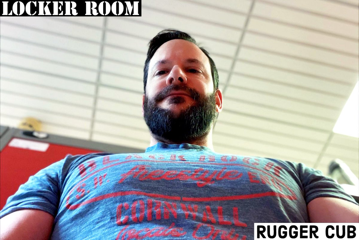 Rugger_Cub's tweet photo. Morning guys - arrived at work and getting ready in the locker room for todays shift. There is something about the male locker room that does weird things to me - am I weird, is it just me?
#worklocker #keyworker #shamelessselfie https://t.co/u0cW7BmlYh