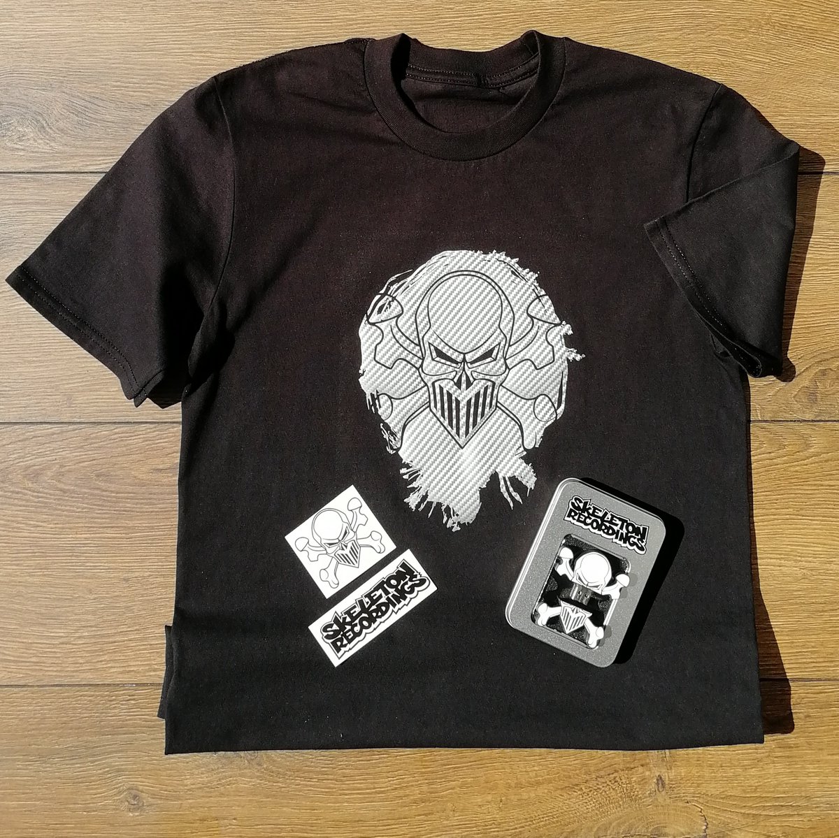 skeletonrecs's tweet photo. Head over to https://t.co/W07IGa1CDm to grab yourself the new USB2 album.
Slight discounted prices for today only.
A custom made Skeleton skull USB device in a metal presentation tin.
Exclusive carbon fibre T-shirt packages also available.
Very limited! Don't miss out!
Please #RT https://t.co/fNJaEXyg6a