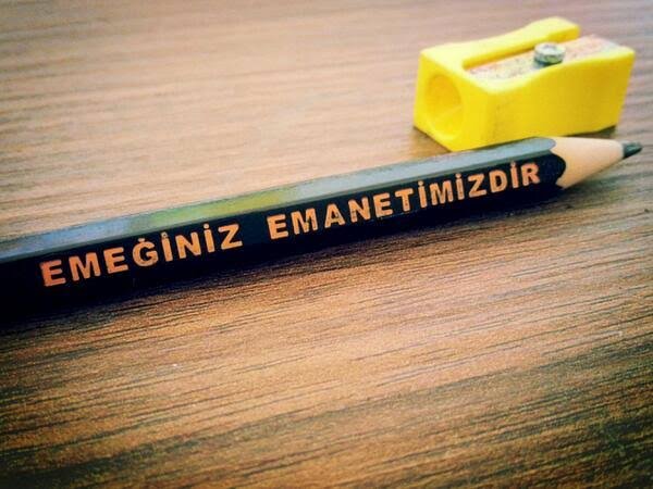 Goxleyn's tweet photo. Tabi siz gençler tarafından size emanet edilen emeğe rağmen her bakımdan yetersiz gördüğünüz gençlerin ülke geleceğini aydınlatmasına şiddetle karşısınız ama.. #ykstarihimedokunma https://t.co/KbwSOyPr8B
