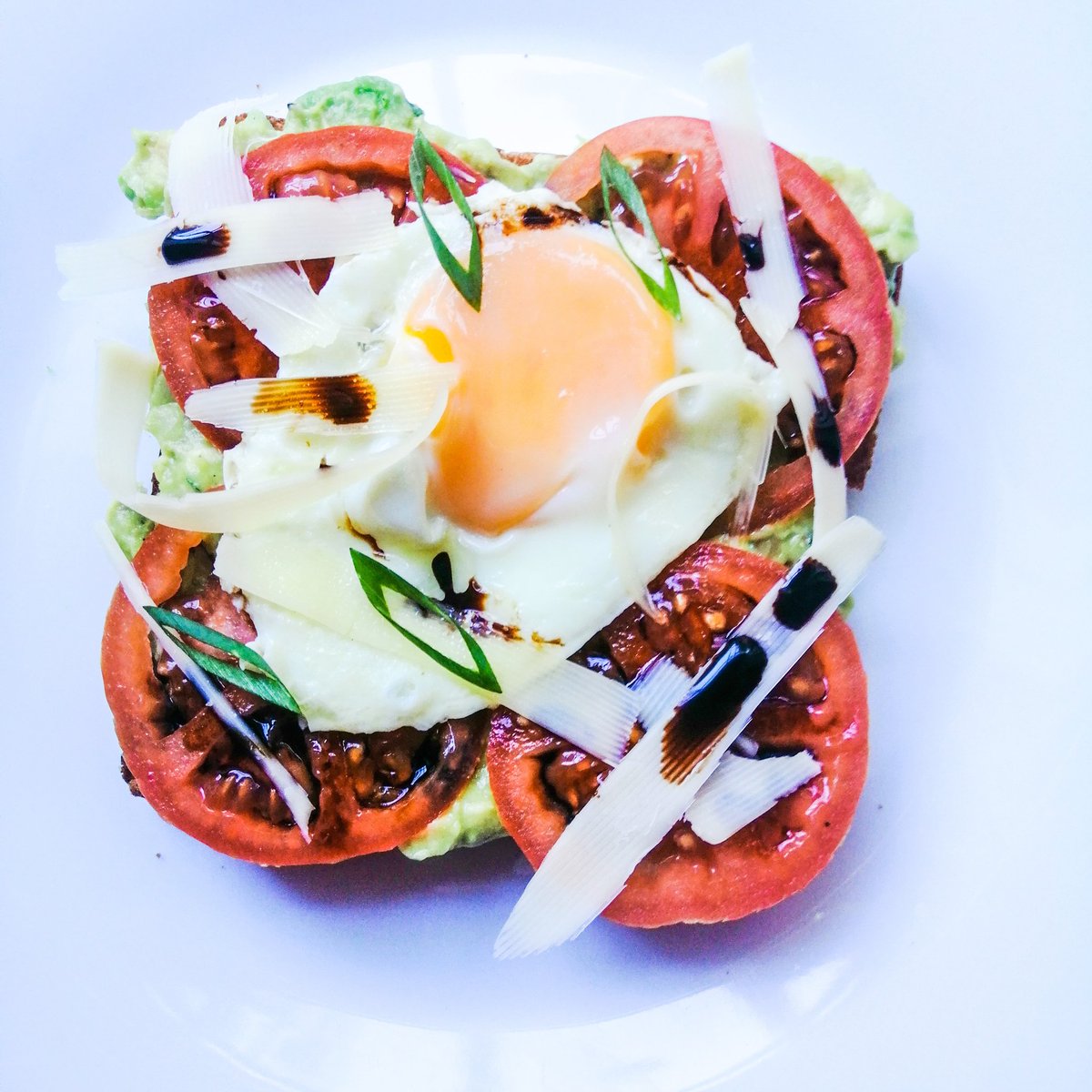 itsladyvera's tweet photo. I love it when ๐ฅ#avocado is in season. #breakfast just gets better and better. Made another stack with avo, tomato ๐
and egg ๐ฅ. Topped it off with a #balsamicreduction and shaved white #cheddar since I don't have #parmesancheese #mommycook #mommySnob #delicious https://t.co/9XEQUPhEel