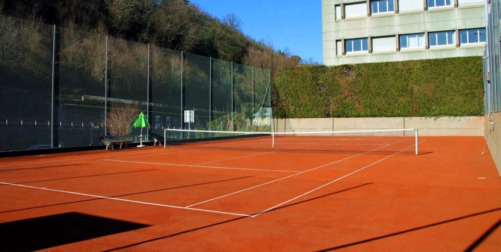 SicilianNews's tweet photo. #COVID19, phase 2, yes to second homes, tennis and sailing; cemeteries open. The order signed yesterday by presidente Nello Musumeci, "forcing" the guidelines set by Rome -https://t.co/1B5ukPEep7 https://t.co/zvGQPlI4mv