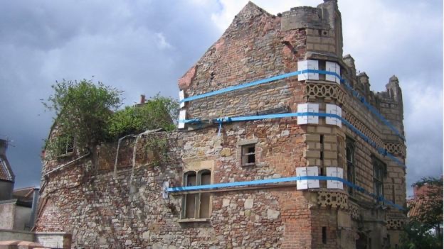 2.2/ Castle House, Bridgwater. A concrete house built by a cement manufacture to show off his product. Ornate concrete facade & interior concrete details like staircases, handrails & window frames. Neglect, arson and unsympathetic development. Now restored. Interior will be flats