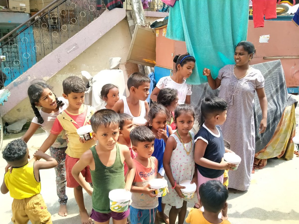 swiggydineout's tweet photo. Our team in #Bangalore recently distributed food with the help of @tacobellindia, Puchkas, Chulha Chauki da Dhaba, @Wowmomo4u and Official Hideout as a part of #ProjectThali, our initiative in association with #WorldHelpGroup! https://t.co/dgWvihFiOi