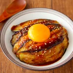 肉無しなのに満足感たっぷり!「茄子の焼肉丼」が美味しそう!